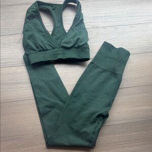 Seamless Deep Green Leggings & Sports Bra Set